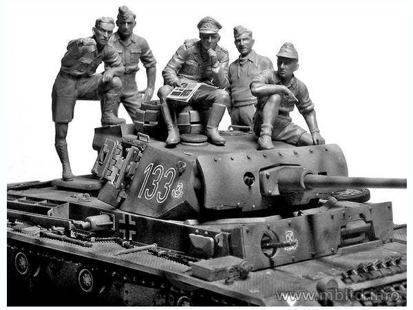 MASTER BOX 1/35 Rommel and German Tank Crew, DAK, WW II era | 4820113080425
