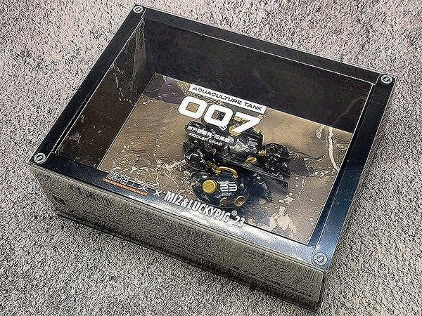 Orange Cat Industry Aquaculture Tank Series 007 Fiddler Crab (Gold Black) Model Kit | 6973848780271