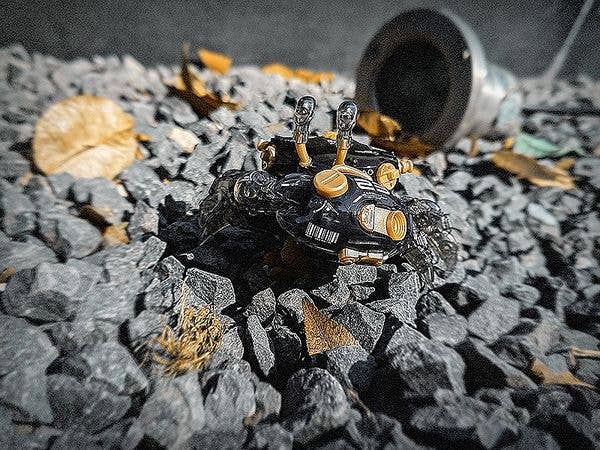 Orange Cat Industry Aquaculture Tank Series 007 Fiddler Crab (Gold Black) Model Kit | 6973848780271