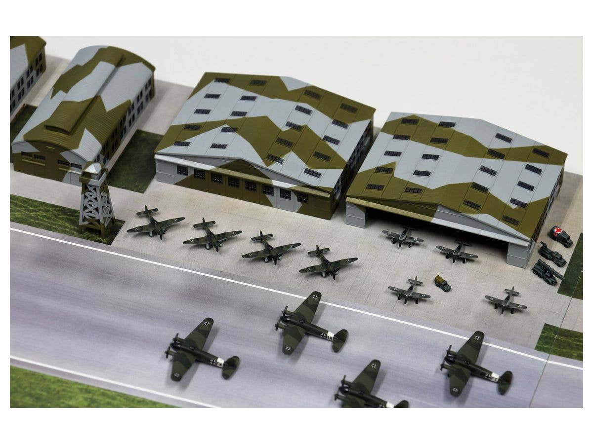 Pit Road 1/700 WWII German Air Force Base Construction Model | 4986470067001