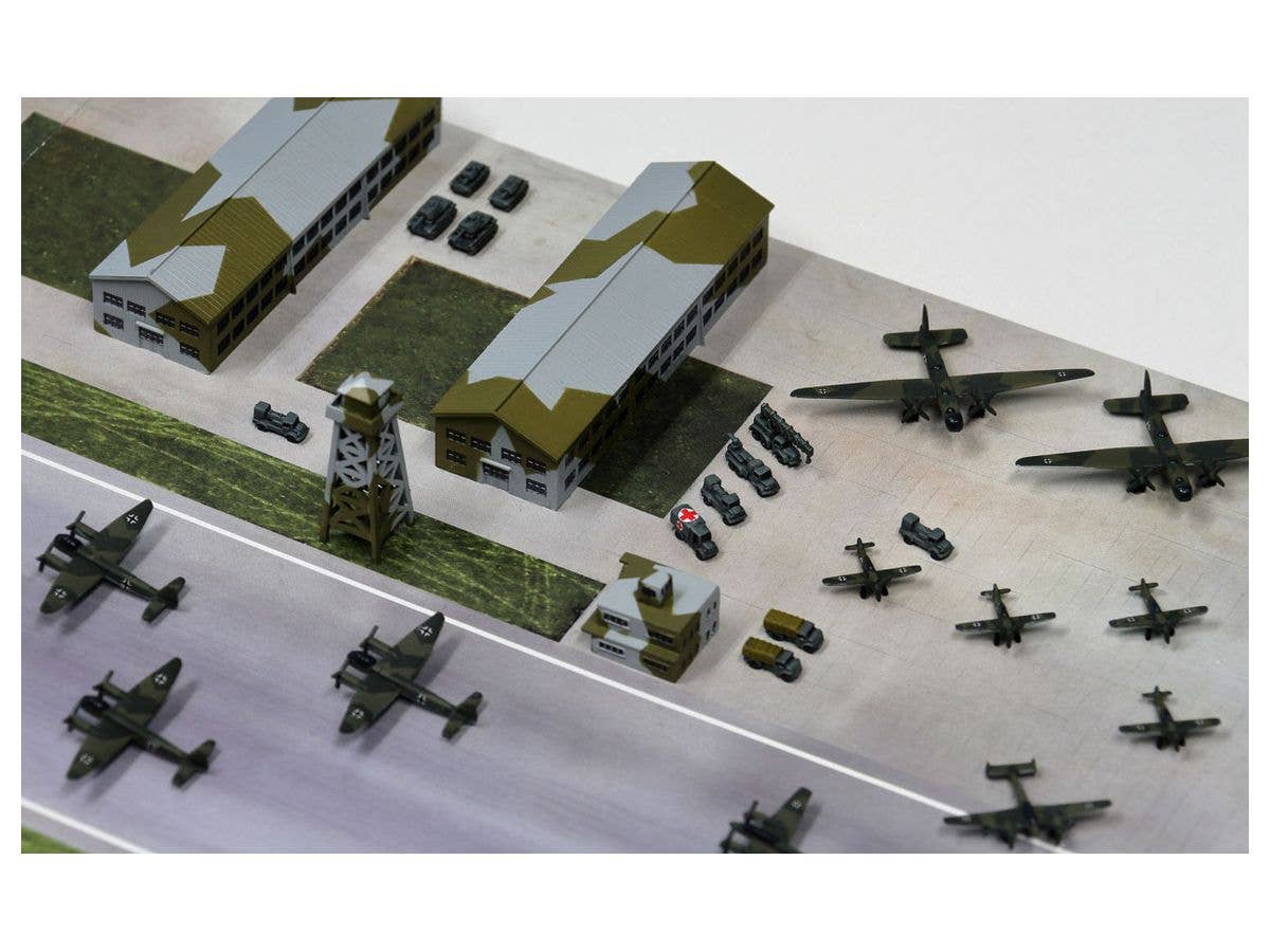 Pit Road 1/700 WWII German Air Force Base Construction Model | 4986470067001