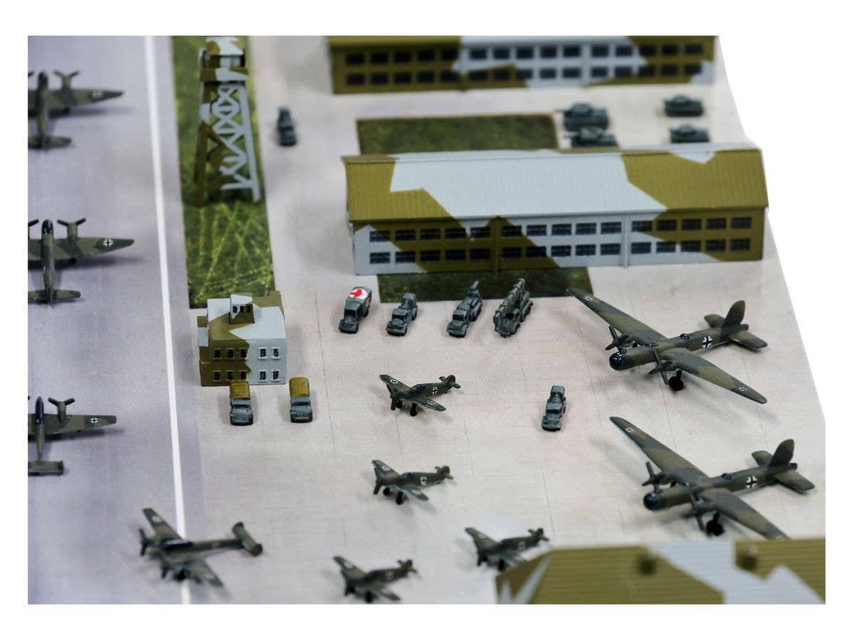 Pit Road 1/700 WWII German Air Force Base Construction Model | 4986470067001