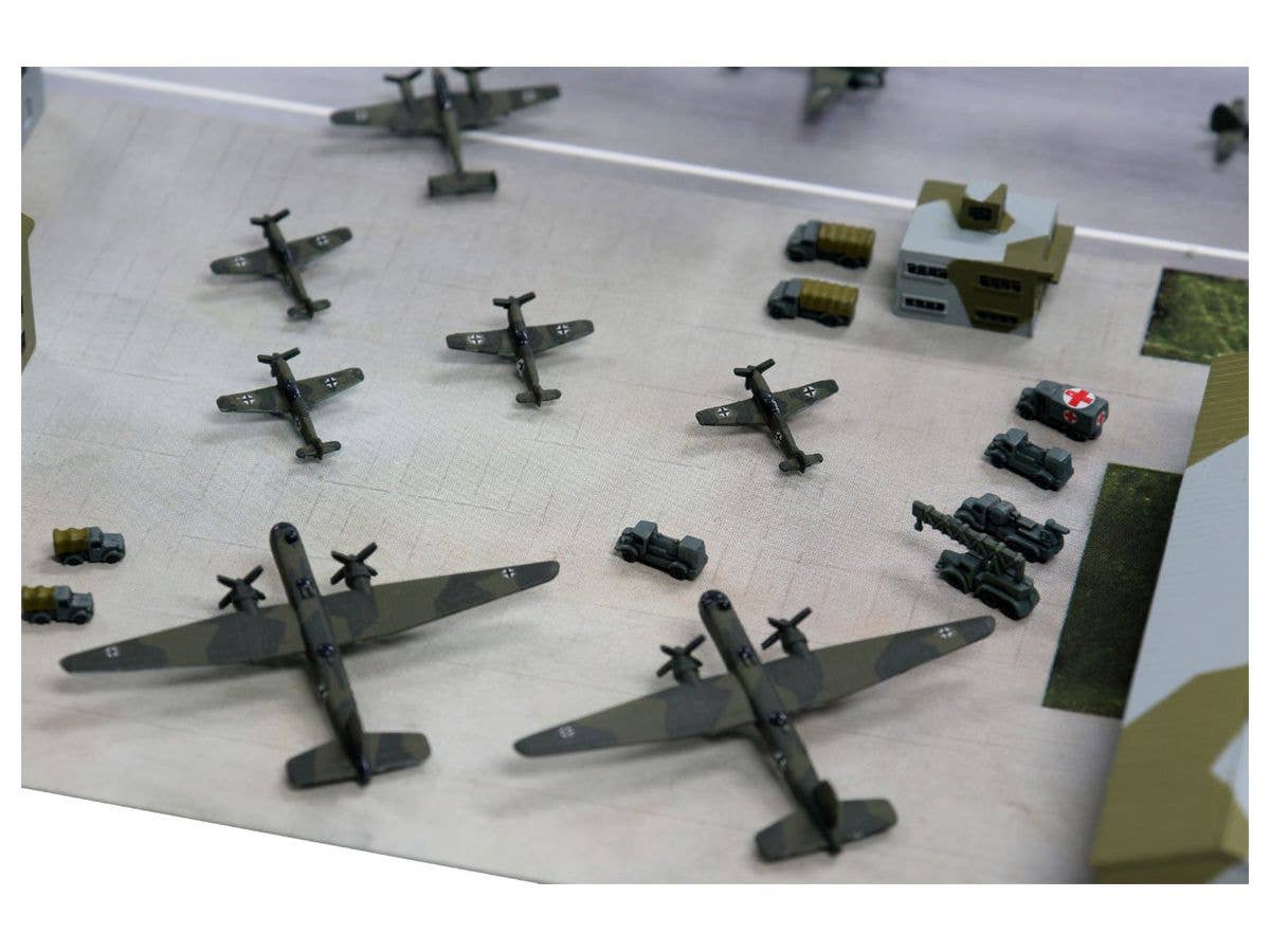 Pit Road 1/700 WWII German Air Force Base Construction Model | 4986470067001