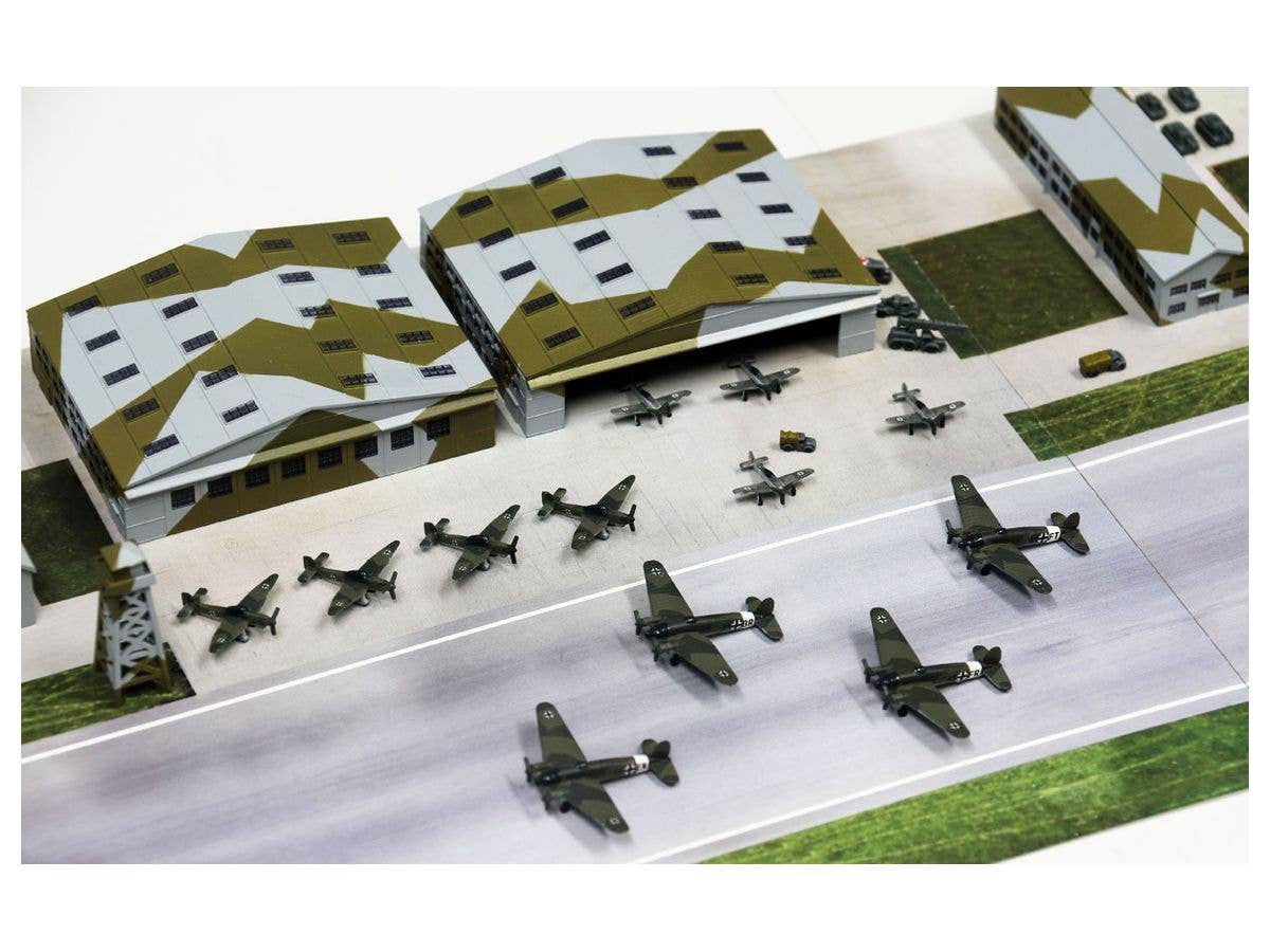 Pit Road 1/700 WWII German Air Force Base Construction Model | 4986470067001