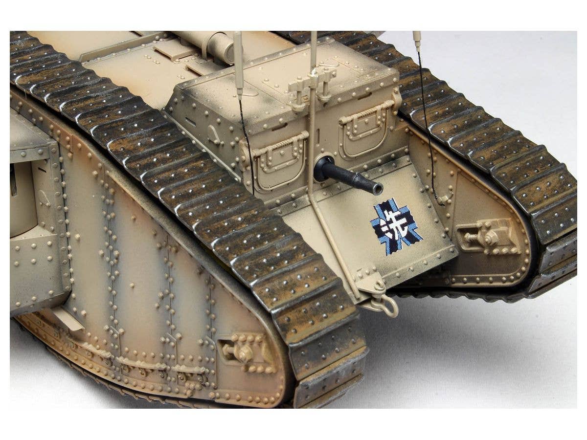 Platz 1/35 GIRLS und PANZER Mk.IV Team SAMESAN Tank with Mini Prepainted Figure Set | 4545782071764
