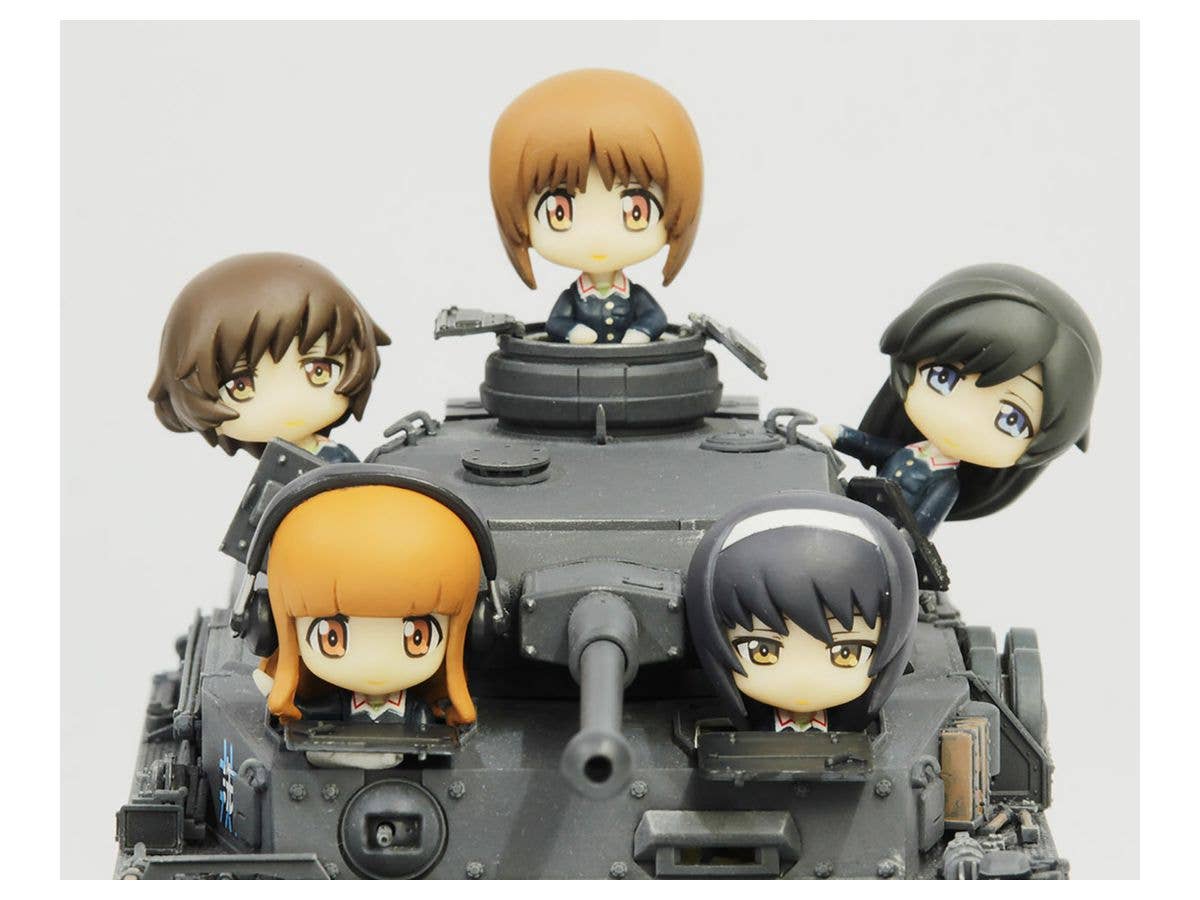 Platz 1/35 GIRLS und PANZER Pz.Kpfw.IV Ausf.D (F2 Ver) TEAM ANKOU Tank with Mini Prepainted Figure Set | 4545782071788
