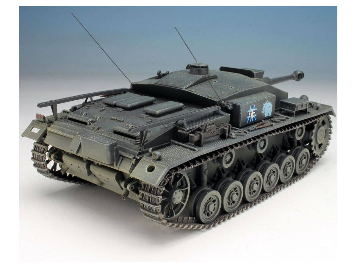 Platz 1/35 GIRLS und PANZER Sturmgeschutz III Ausf. F TEAM KABASAN Tank with Mini Prepainted Figure Set | 4545782071795