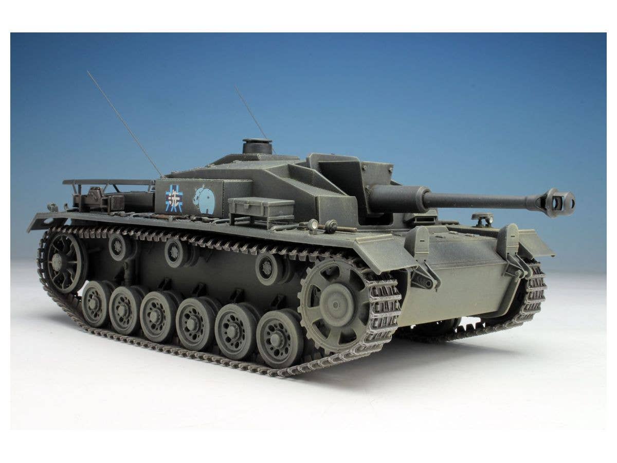 Platz 1/35 GIRLS und PANZER Sturmgeschutz III Ausf. F TEAM KABASAN Tank with Mini Prepainted Figure Set | 4545782071795