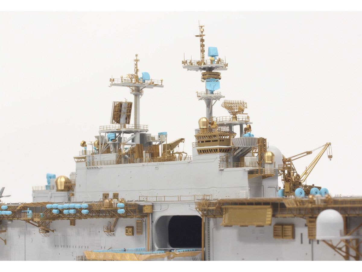 Pontos Model 1/350 USS LHD-2 Essex | 8806345680790