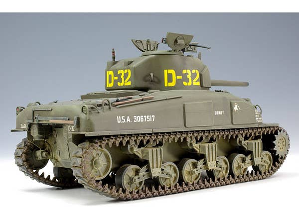 Asuka 1/35 U.S. Medium Tank M4A1 Sherman (Late Production w/ Hedgerow Cutter) | 4571229090227