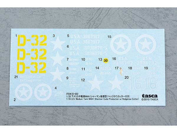 Asuka 1/35 U.S. Medium Tank M4A1 Sherman (Late Production w/ Hedgerow Cutter) | 4571229090227