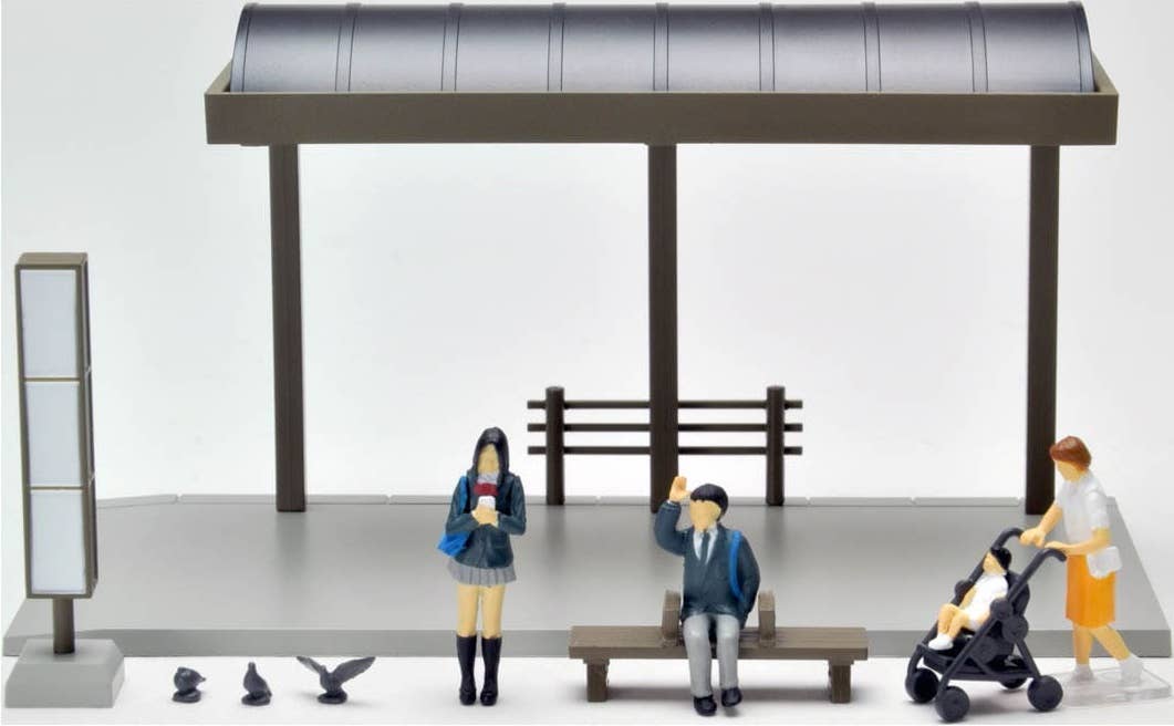 TomyTec Diocolle 64 1/64 #Car Snap 05a Bus Stop with 4 figures | 4543736312369