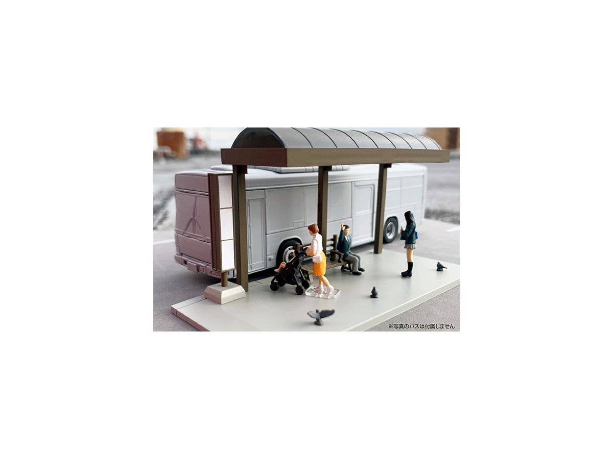 TomyTec Diocolle 64 1/64 #Car Snap 05a Bus Stop with 4 figures | 4543736312369