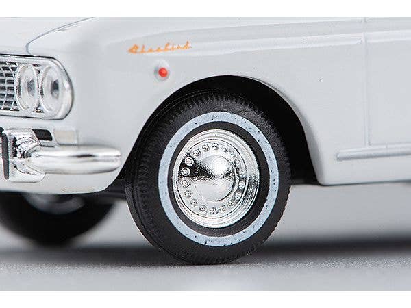 Tomica Limited Vintage 1/64 LV-205a Datsun Bluebird 4-doors 1600SSS White 1965 | 4543736327202