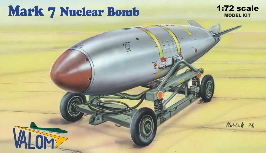 Valom 1/72 Mark 7 nuclear bomb | 8594054291276