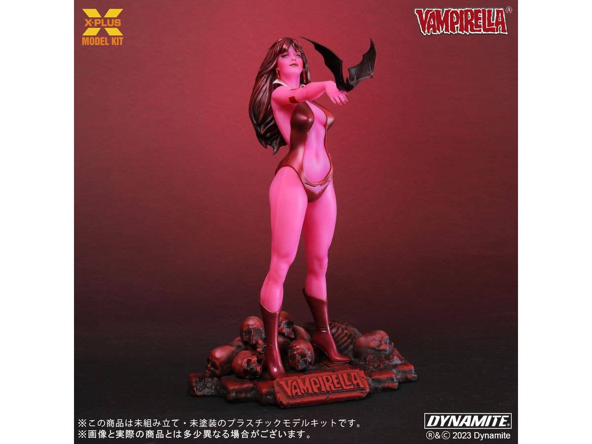 X-Plus 1/8 Vampirella Jose Gonzalez Edition (Glows In The Dark) Plastic Model Kit | 4532149022354
