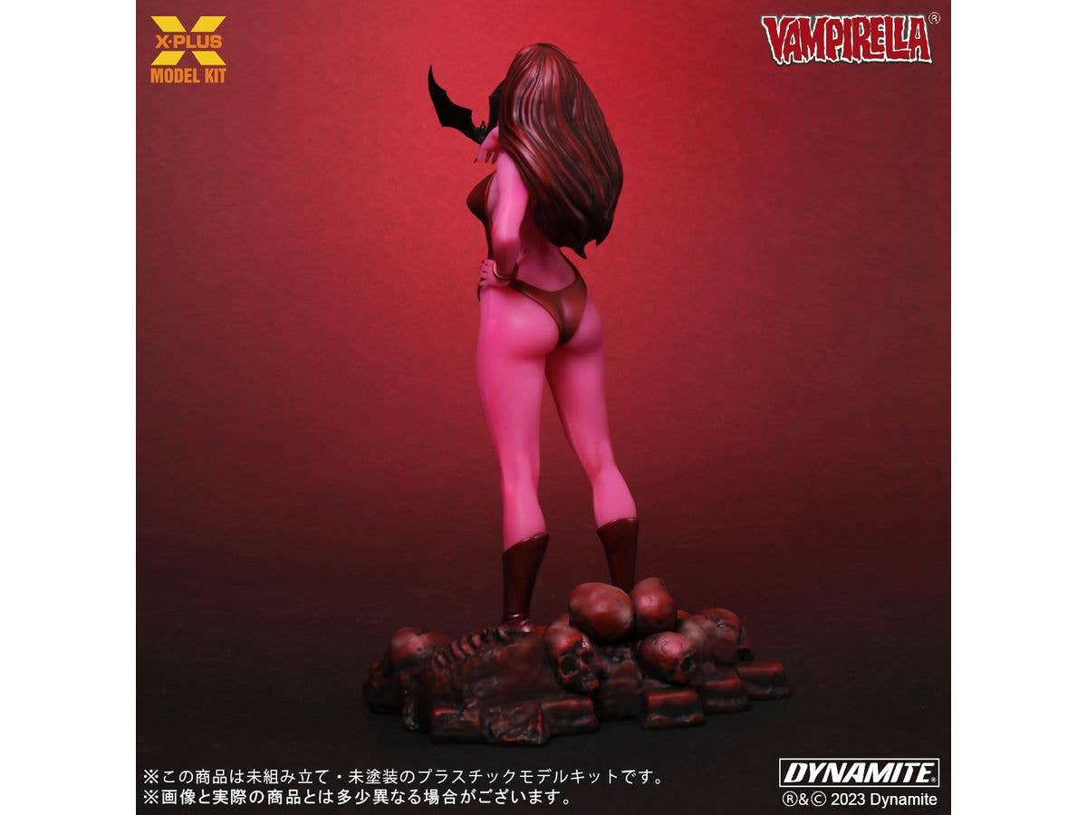 X-Plus 1/8 Vampirella Jose Gonzalez Edition (Glows In The Dark) Plastic Model Kit | 4532149022354
