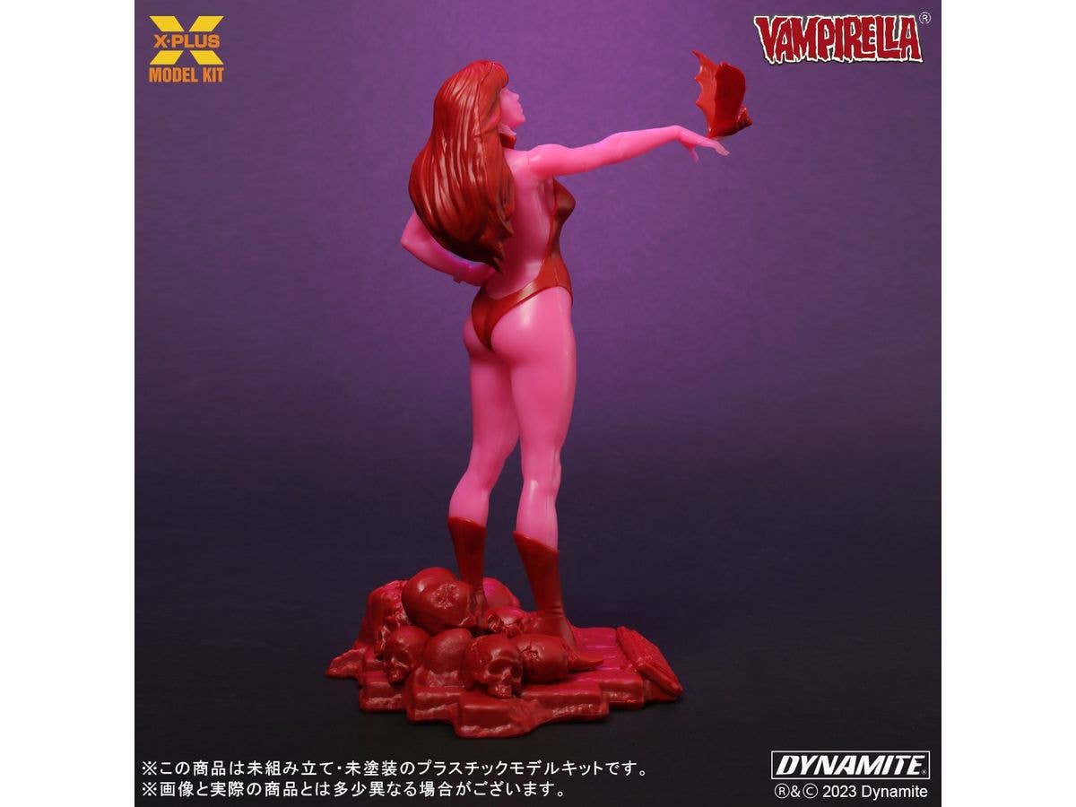 X-Plus 1/8 Vampirella Jose Gonzalez Edition (Glows In The Dark) Plastic Model Kit | 4532149022354