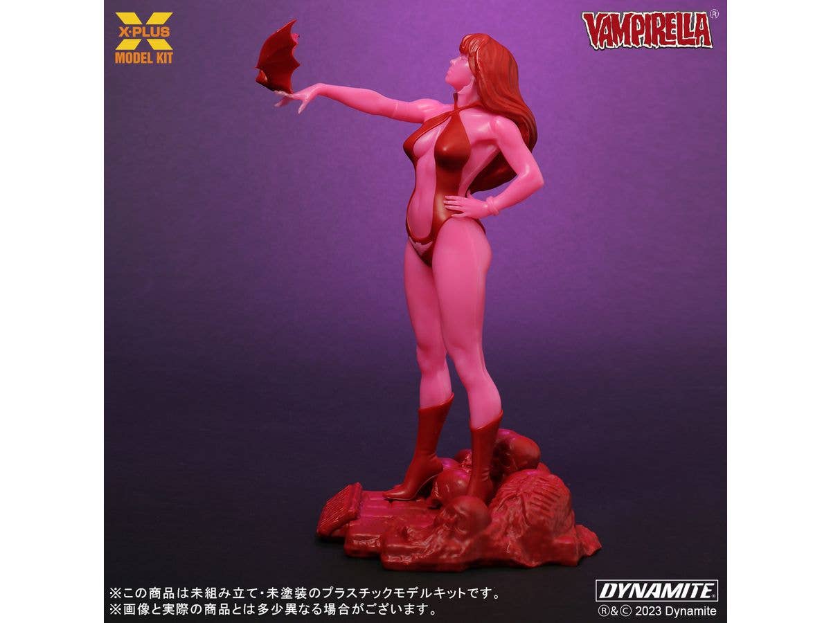 X-Plus 1/8 Vampirella Jose Gonzalez Edition (Glows In The Dark) Plastic Model Kit | 4532149022354