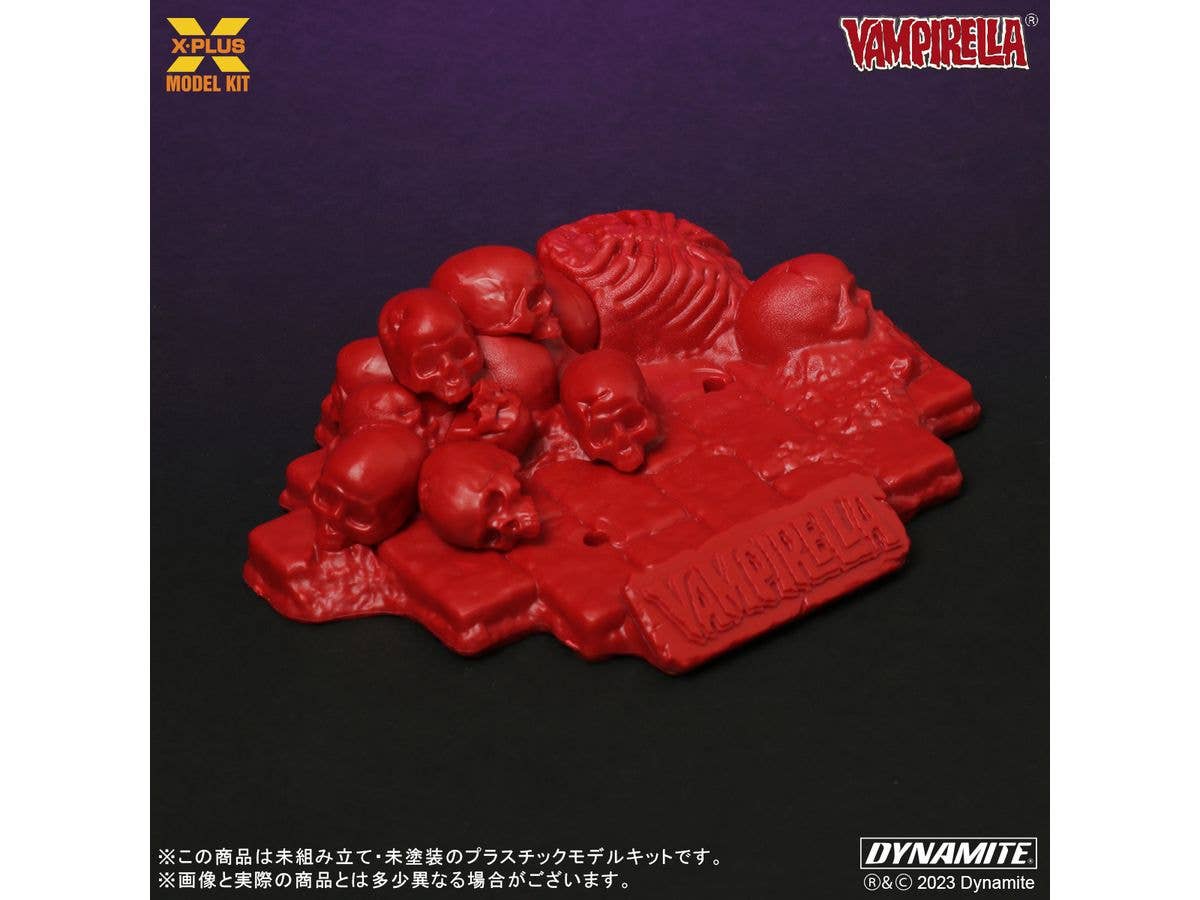 X-Plus 1/8 Vampirella Jose Gonzalez Edition (Glows In The Dark) Plastic Model Kit | 4532149022354