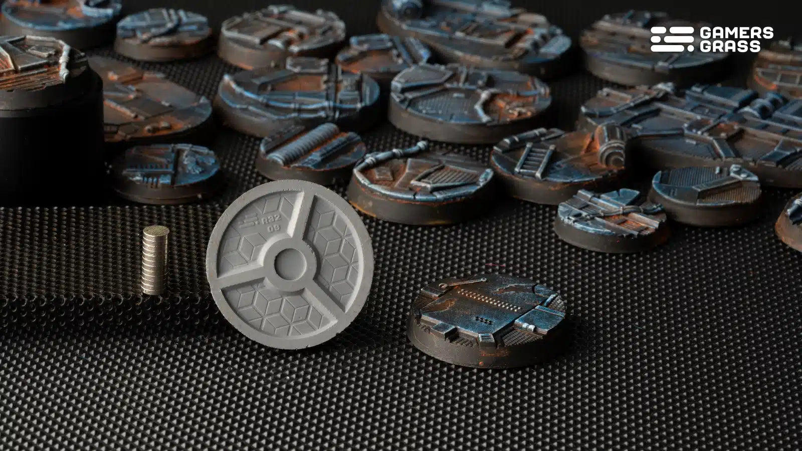 Gamers Grass Battle Ready Bases - Spaceship Corridor - Round 32mm (x8) | 738956790224