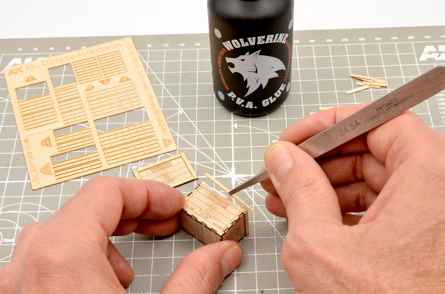 AK Interactive 1/35 Wooden Box 004 Biohazard, 3 Units | 8435568328952