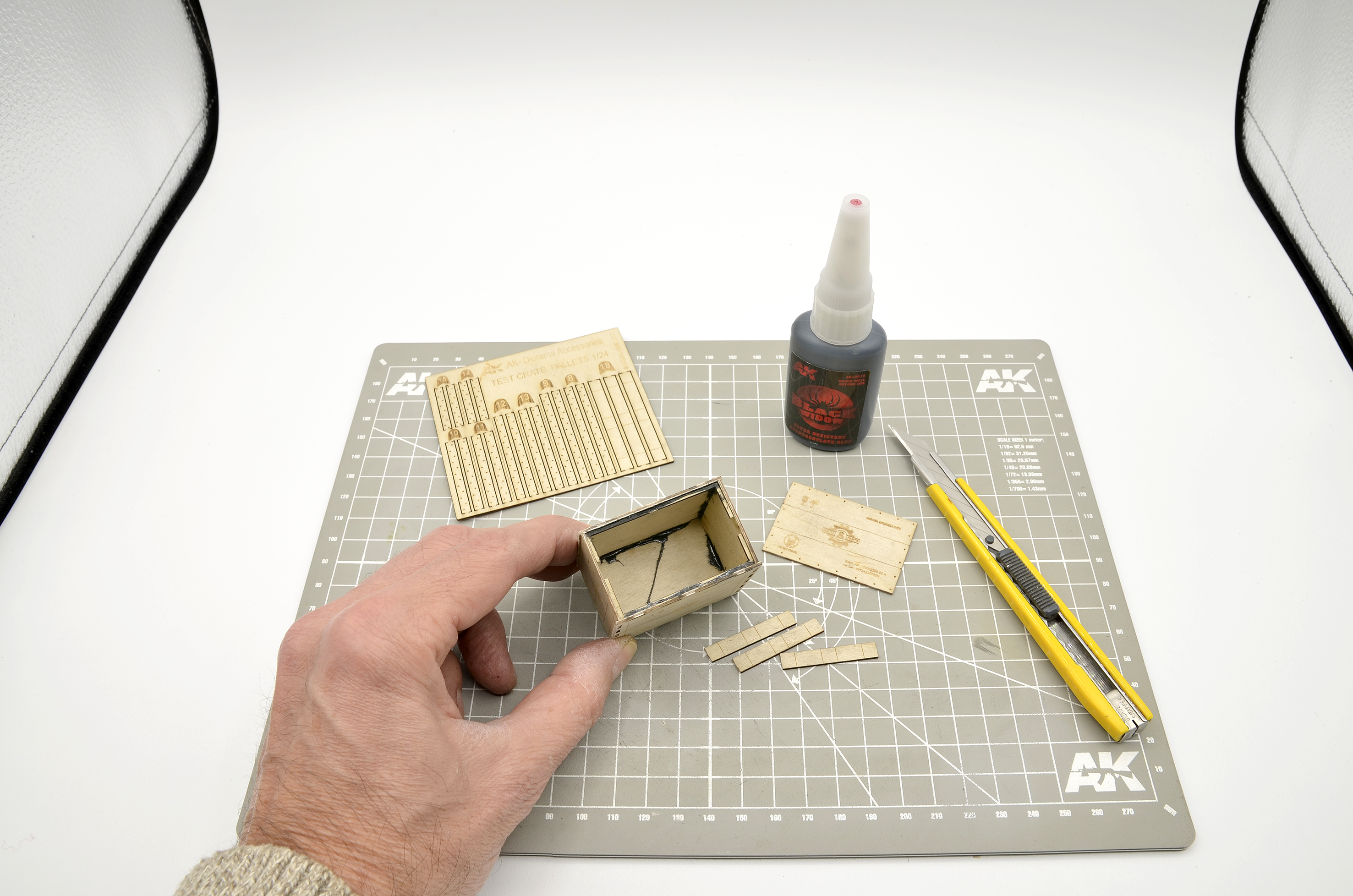 Doozy 1/24 Wooden Box Auto Parts | 8435568328969