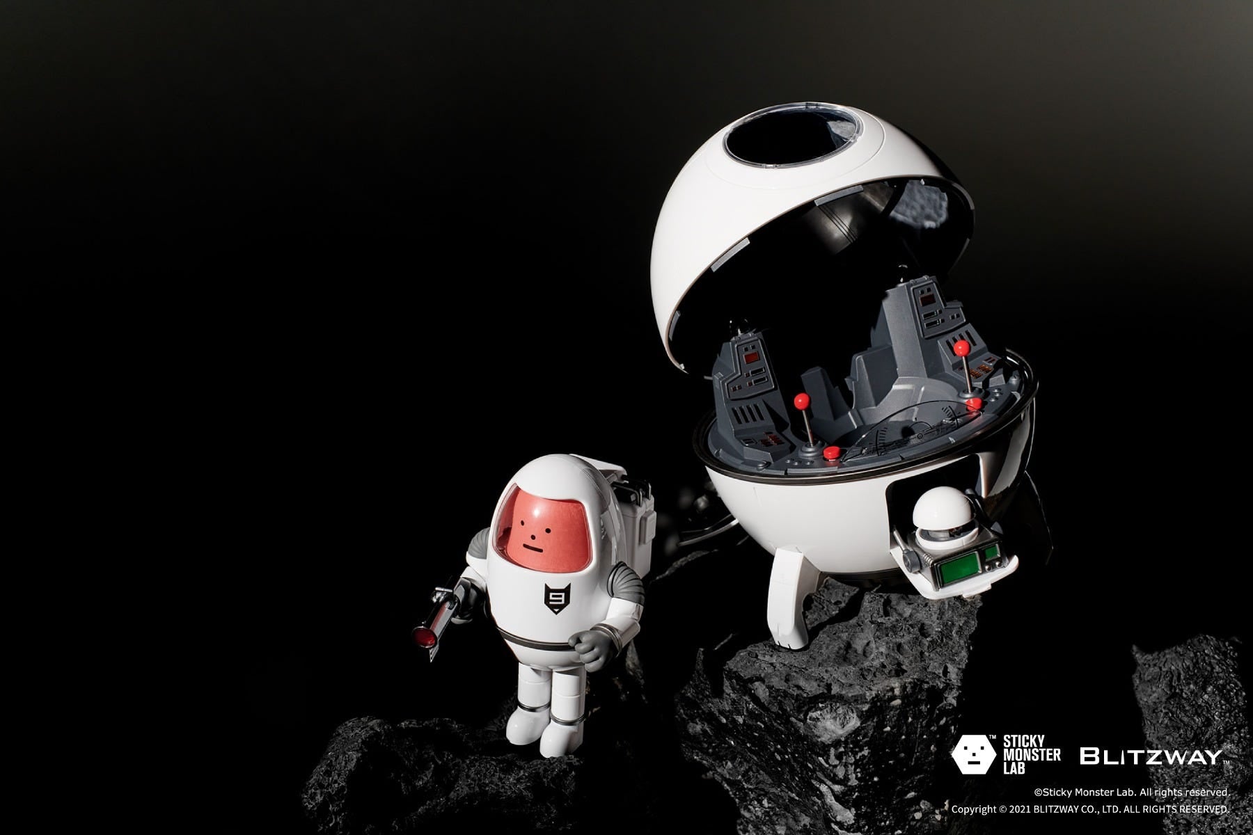 Blitzway Non Scale Art Toy SS 001 Spacecraft Ver. 'SML Wars' | 8809321479432