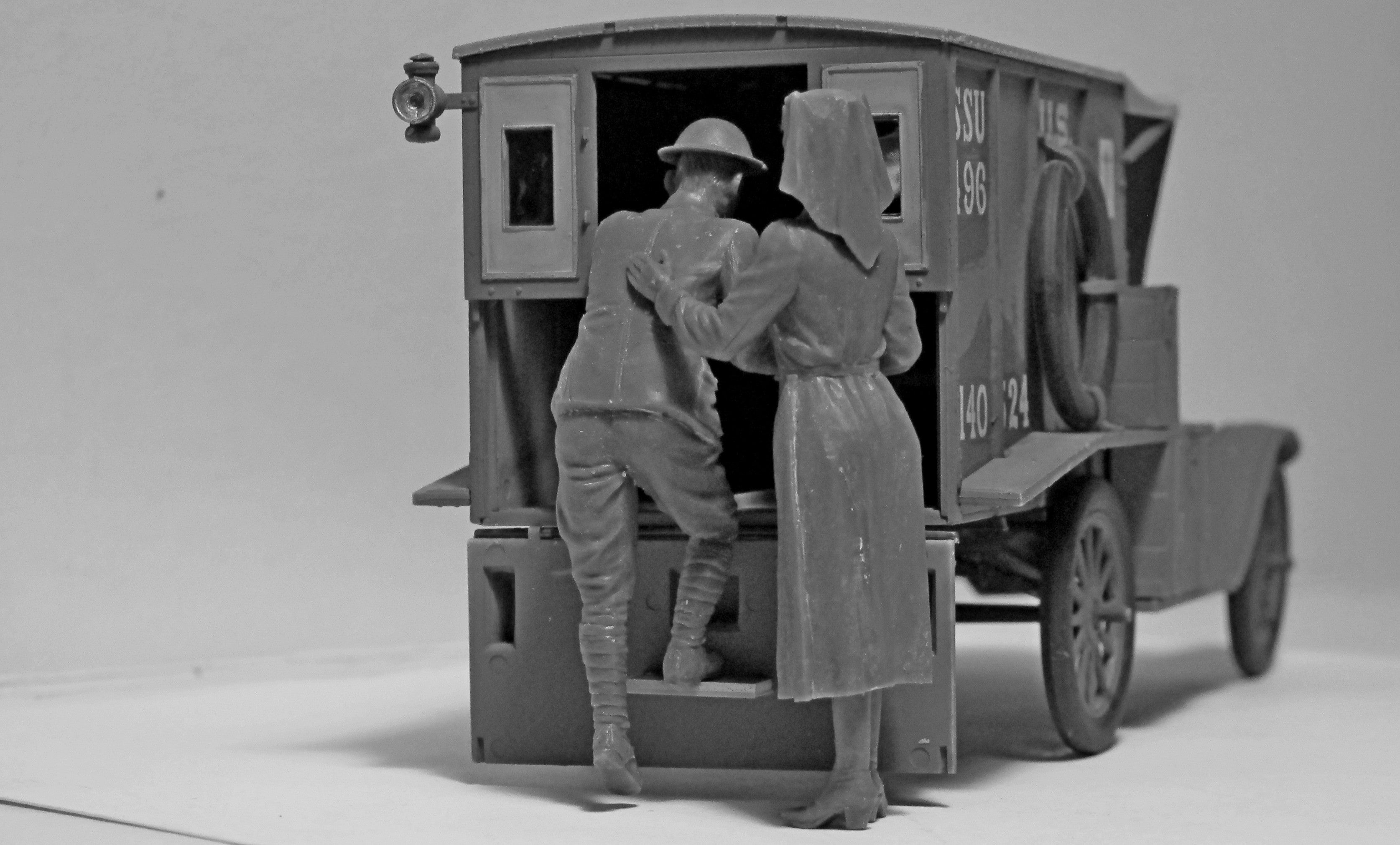 ICM 1/35 Model T 1917 Ambulance with US Medical Personnel | 4823044404506