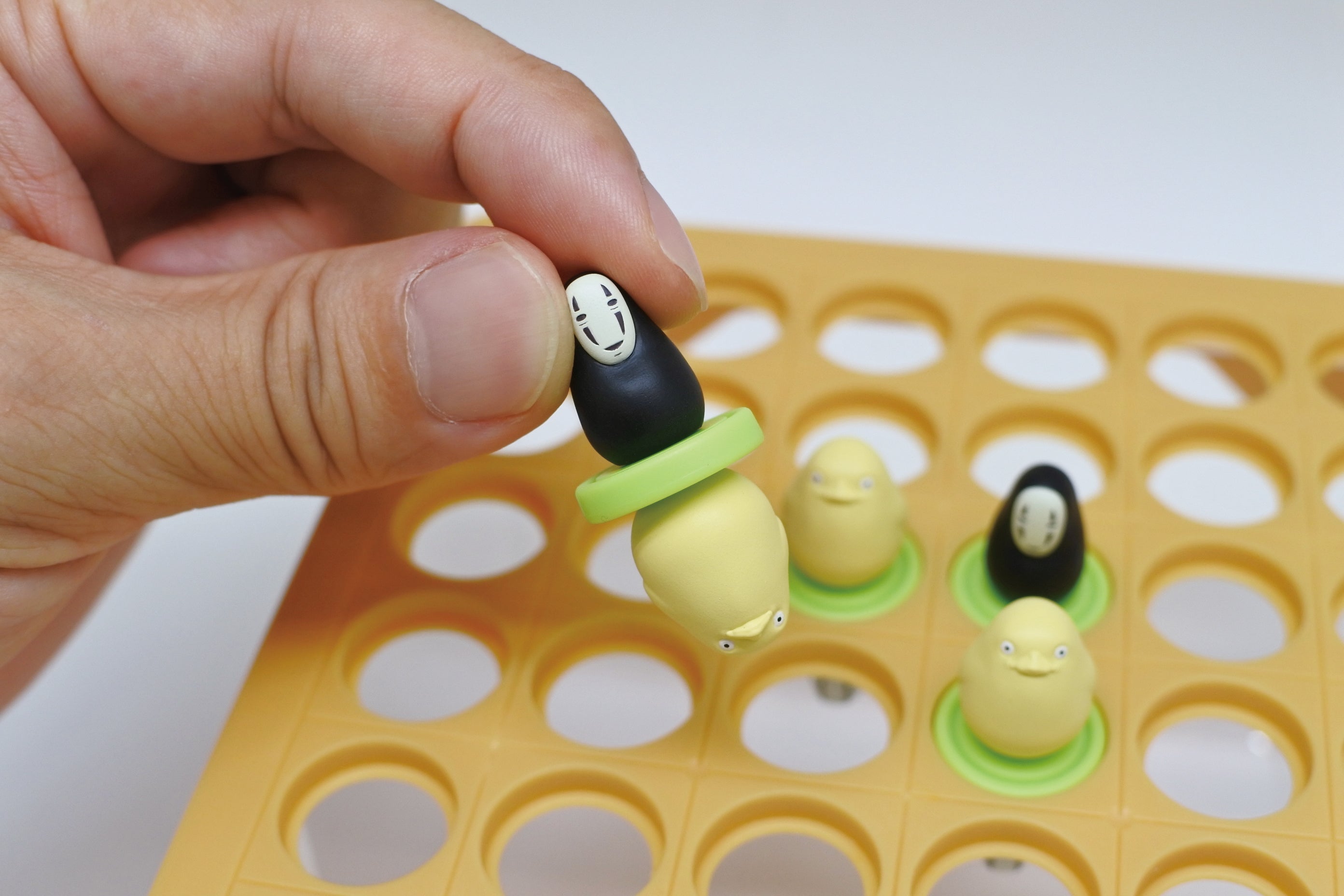 Ensky Board Game Spirited Away: No Face and Ootori-Sama Reversi (Othello) Game 'Spirited Away' | 4970381471293