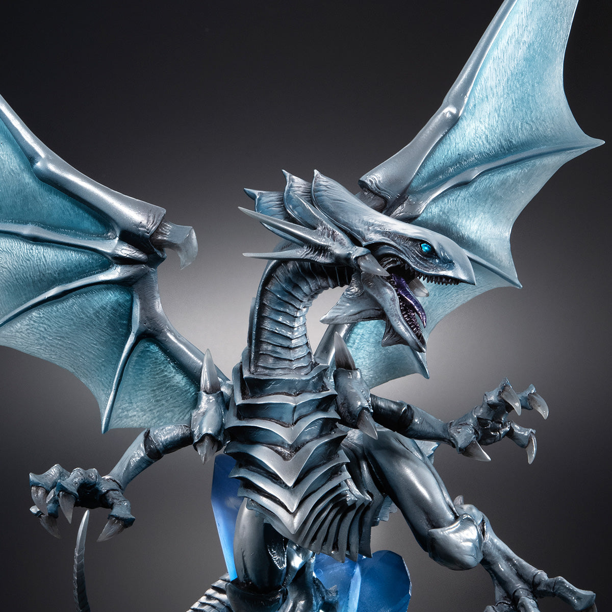 Megahouse ART WORKS MONSTERS Blue Eyes White Dragon~Holographic Edition~ "Yu-Gi-Oh Duel Monsters" | 4535123834691