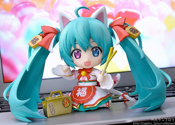 Character Vocal Series 01: Hatsune Miku Maneki Miku Ver. Nendoroid Doll | 4580590127401