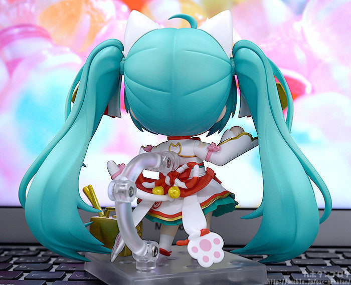 Character Vocal Series 01: Hatsune Miku Maneki Miku Ver. Nendoroid Doll | 4580590127401