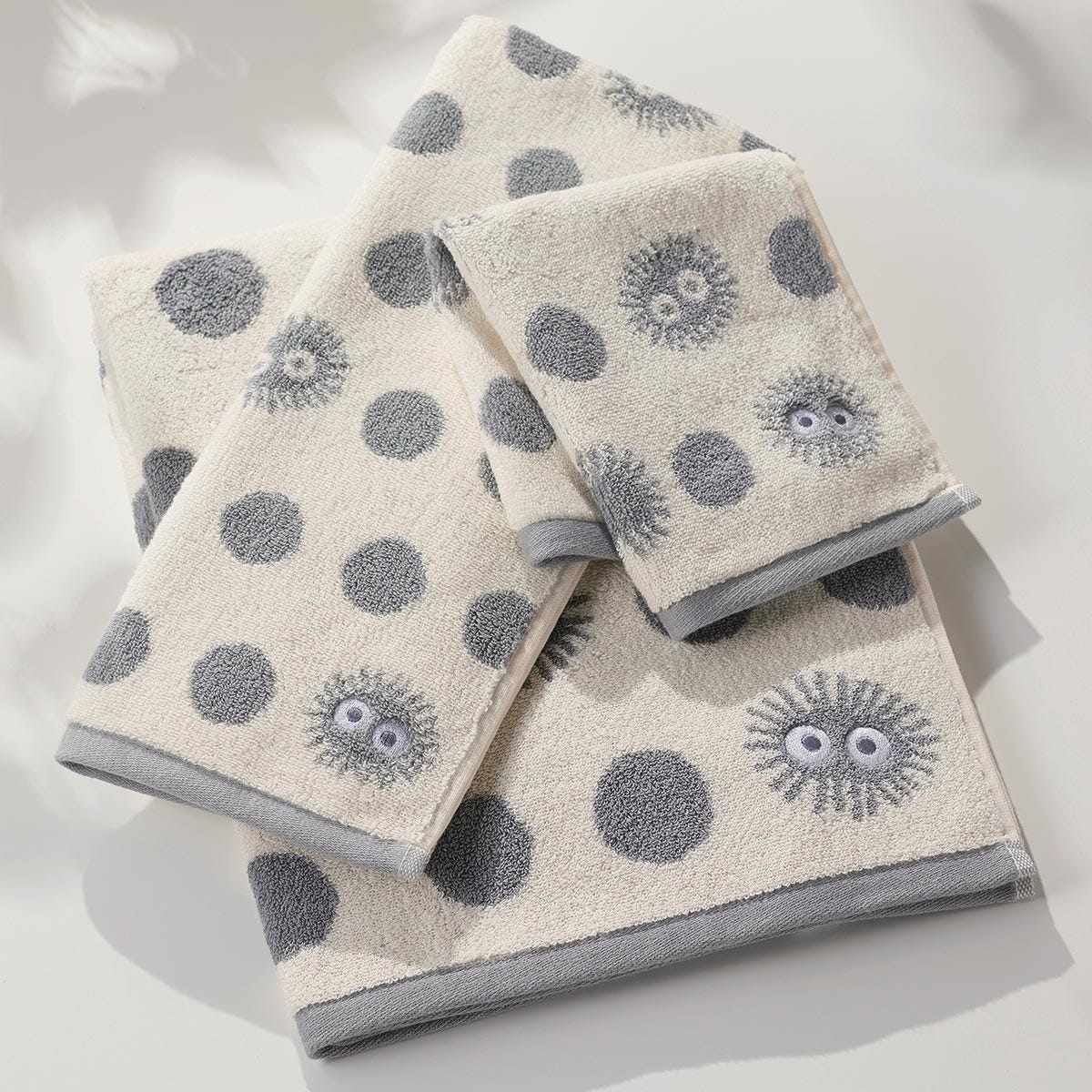 Marushin Studio Ghibli Silhouette Towel Series Soot Sprite - (Face Towel) 'My Neighbor Totoro', Size: 13" x 31.5" | 4992272649246