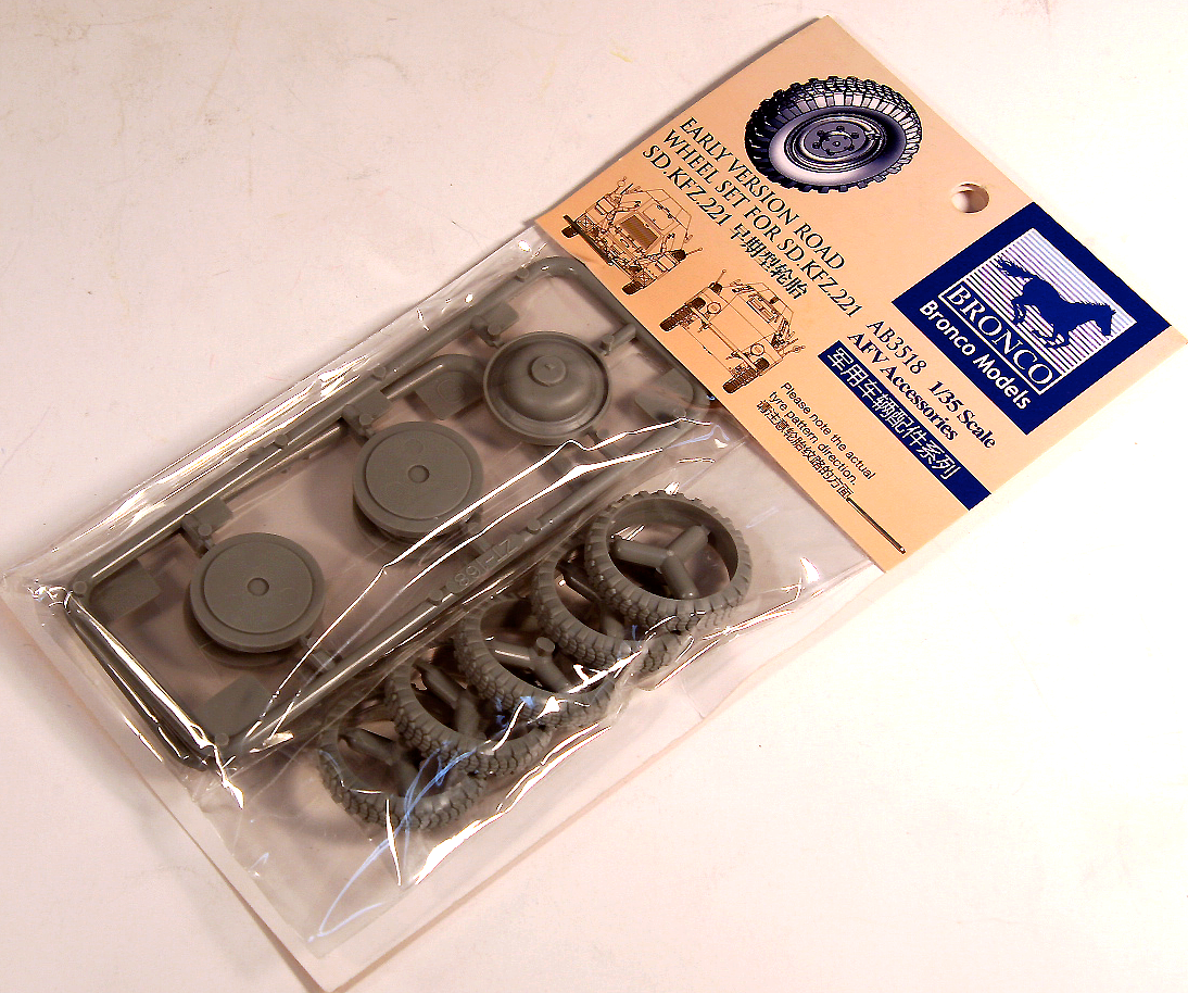 Bronco Models 1/35 Sdkfz.221 road wheel set (Early version) AFV Accessories Series Kit | 4544032667603