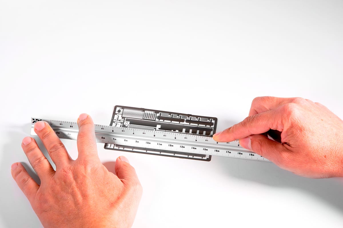 AK Interactive Metallic Multi-Scale Triangular Ruler | 8435568305755