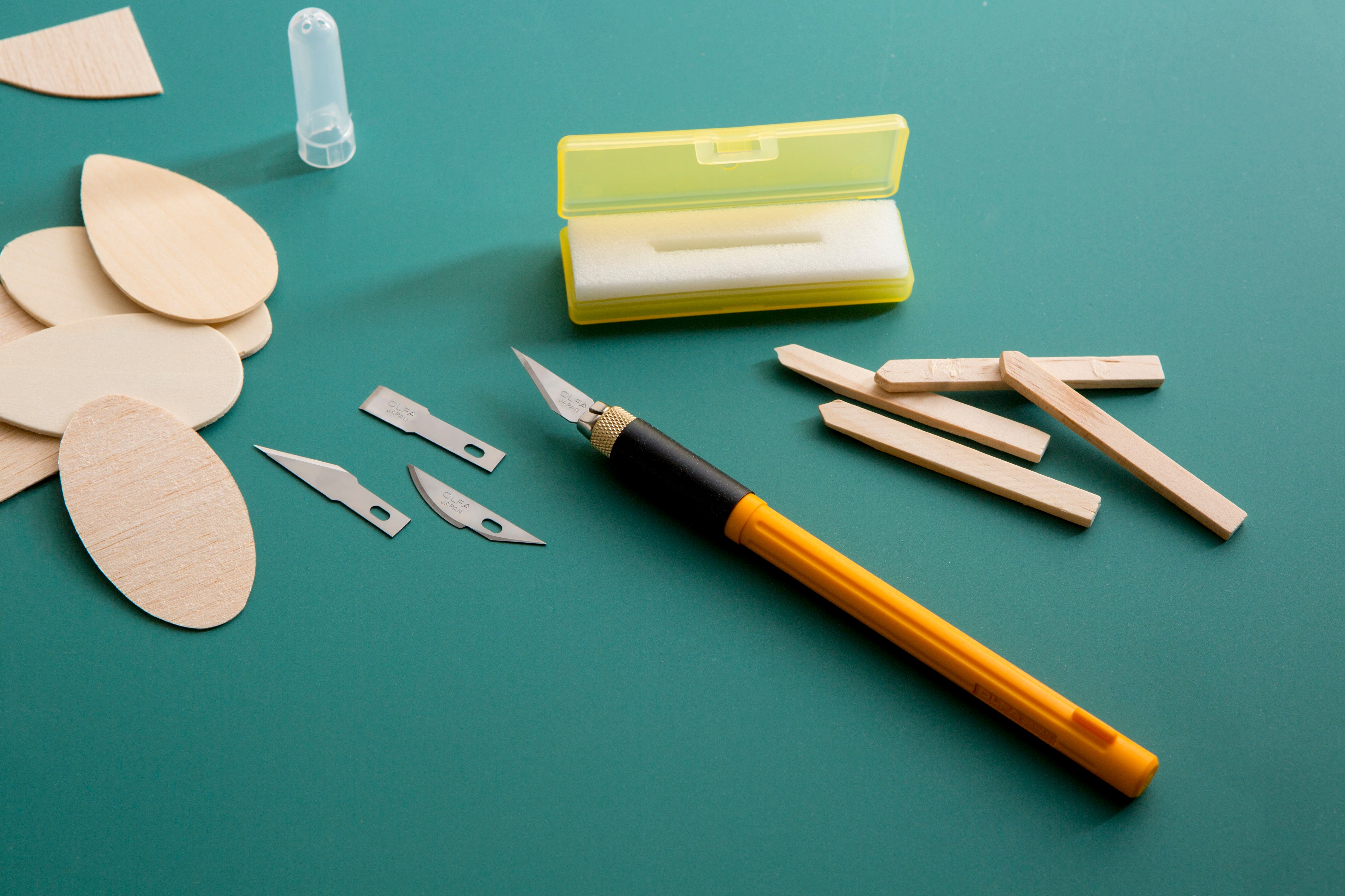 OLFA Cushion Grip Graphic Art Knife (AK-4) | 091511600322