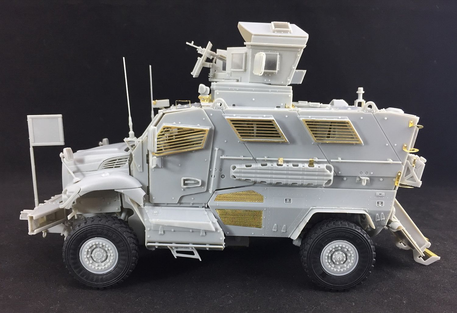 Bronco Models 1/35 M1224 MaxxPro MRAP Armoured Car | 6970162330502