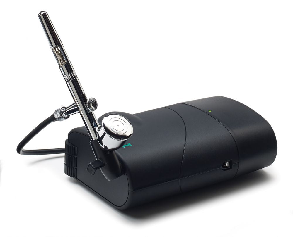 IWATA Freestyle Air 100-240V Battery-Powered Airbrush Compressor | 734748711118