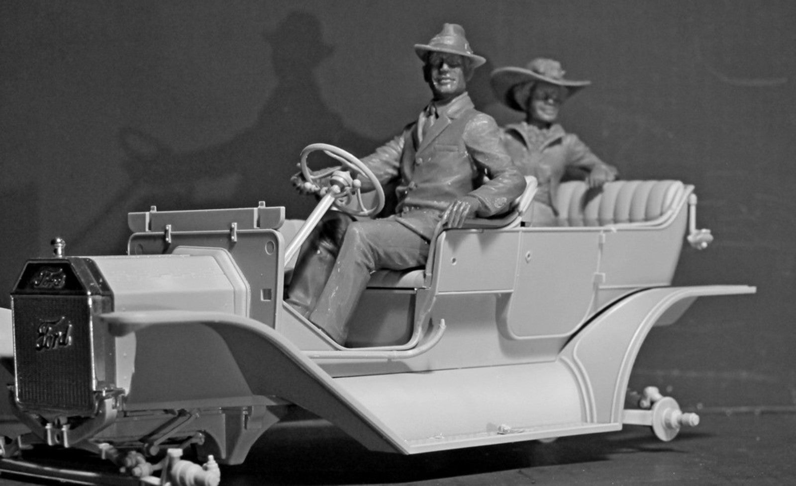 ICM 1/24 American Motorists (1910s) (1 male, 1 female figures) (100% new molds) | 4823044405619