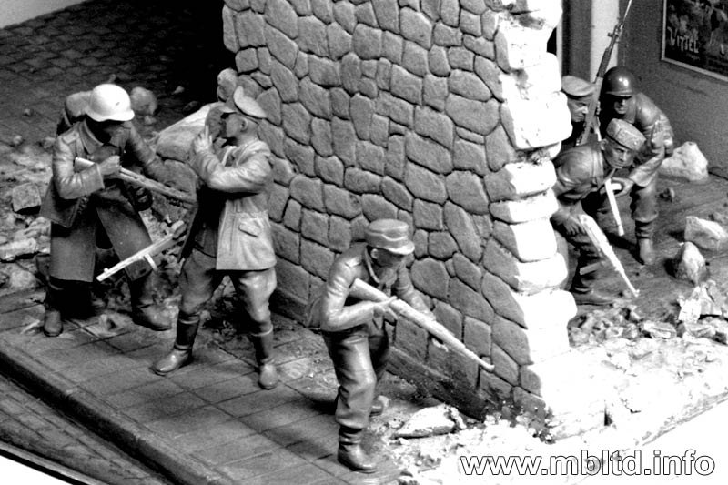MASTER BOX 1/35 Who's that, German Mountain Troops & Soviet Marines, spring 1943 | 4820113080180