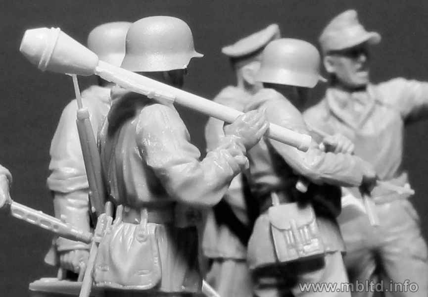 MASTER BOX 1/35 Let's stop them here German Military Men, 1945 | 4820113080937
