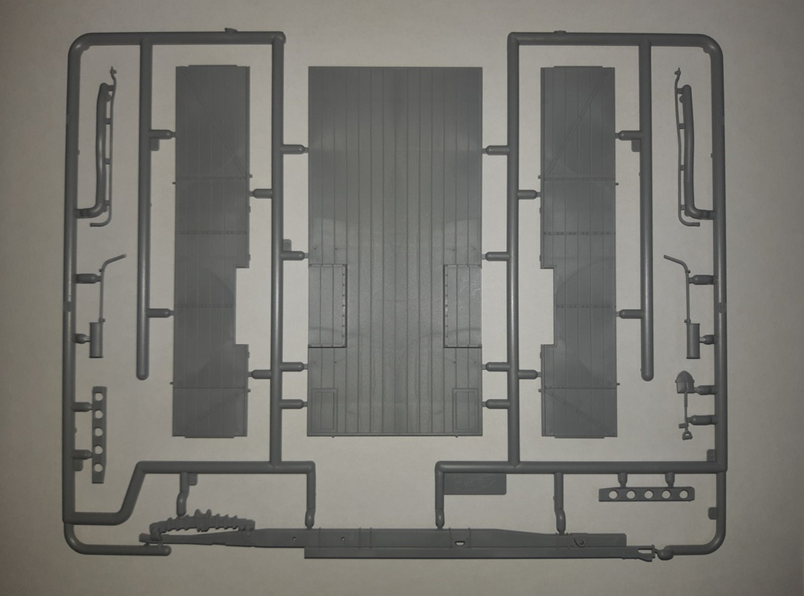 ICM 1/35 Model W.O.T. 6, WWII British Truck (100% new molds) | 4823044405114
