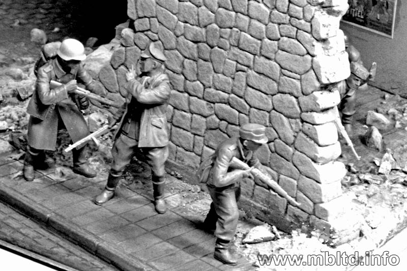 MASTER BOX 1/35 Who's that, German Mountain Troops & Soviet Marines, spring 1943 | 4820113080180