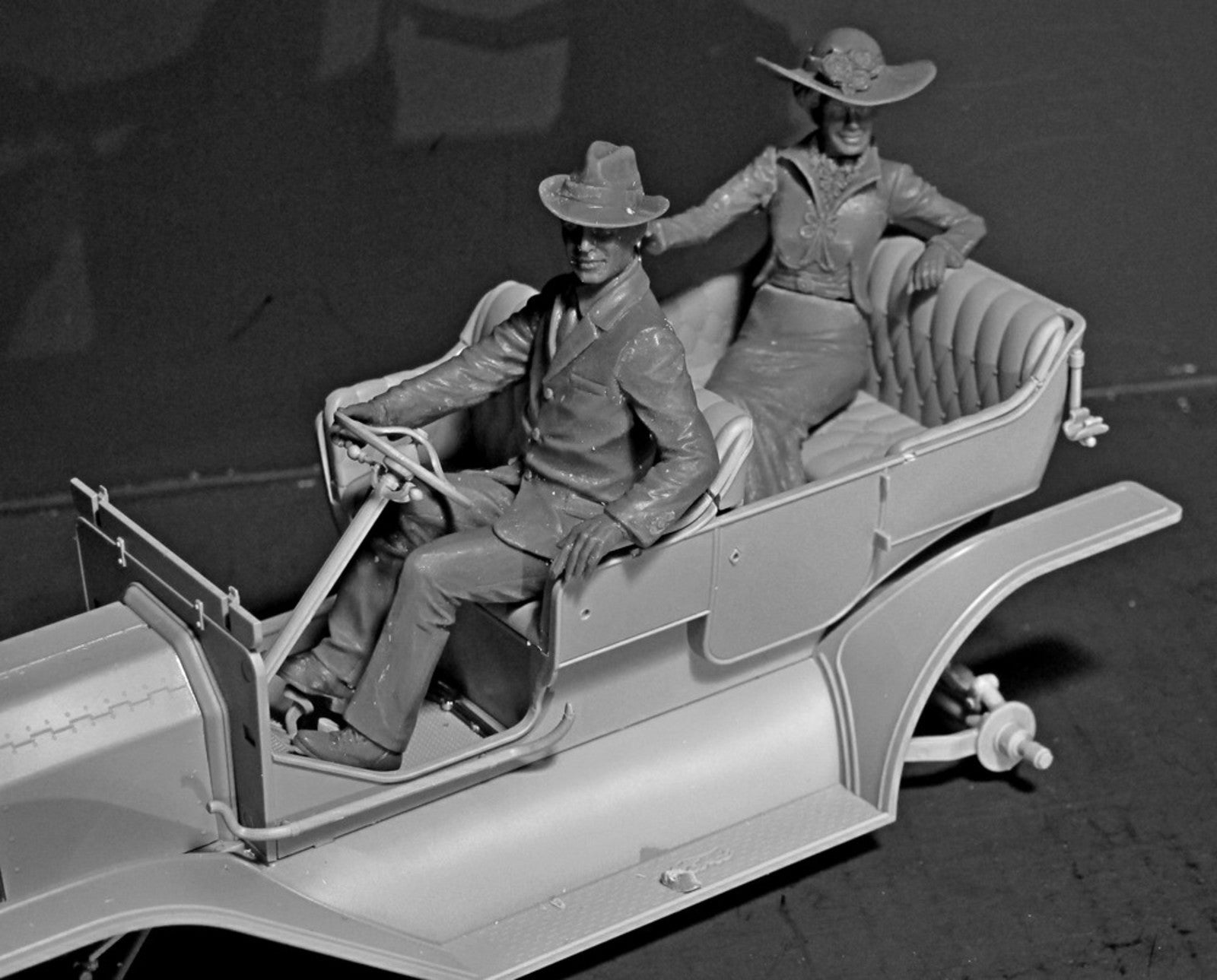 ICM 1/24 American Motorists (1910s) (1 male, 1 female figures) (100% new molds) | 4823044405619