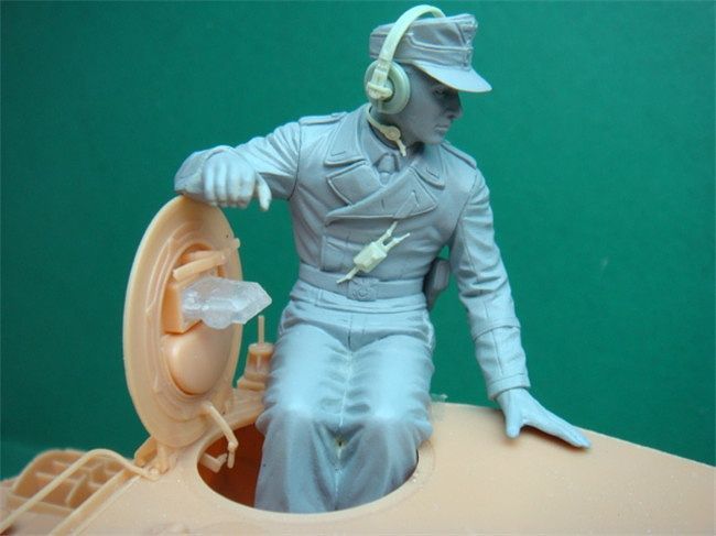 Classy Hobby 1/16 W.W.II German Wehrmacht Panzer Crew (Commander) | 4544032749132