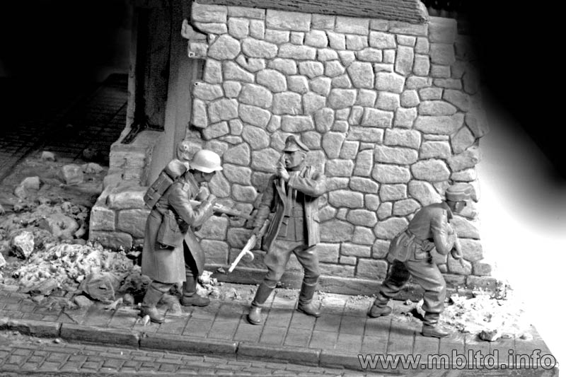 MASTER BOX 1/35 Who's that, German Mountain Troops & Soviet Marines, spring 1943 | 4820113080180