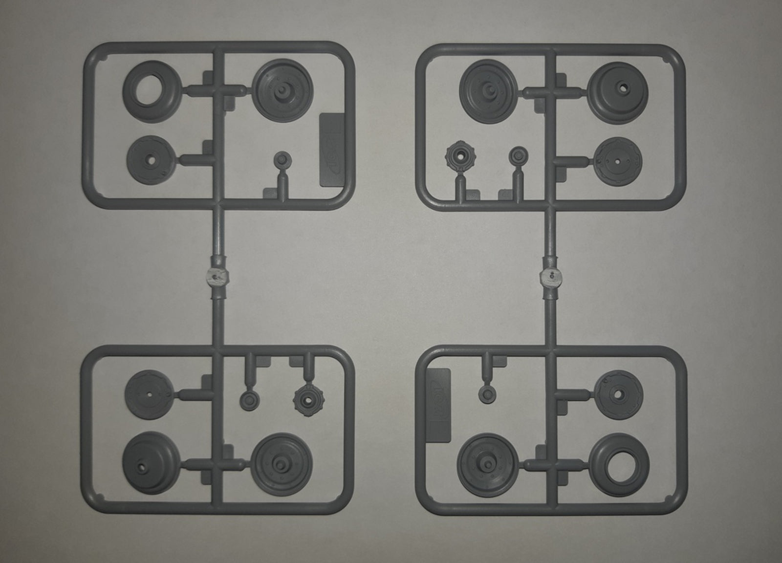 ICM 1/35 Model W.O.T. 6, WWII British Truck (100% new molds) | 4823044405114