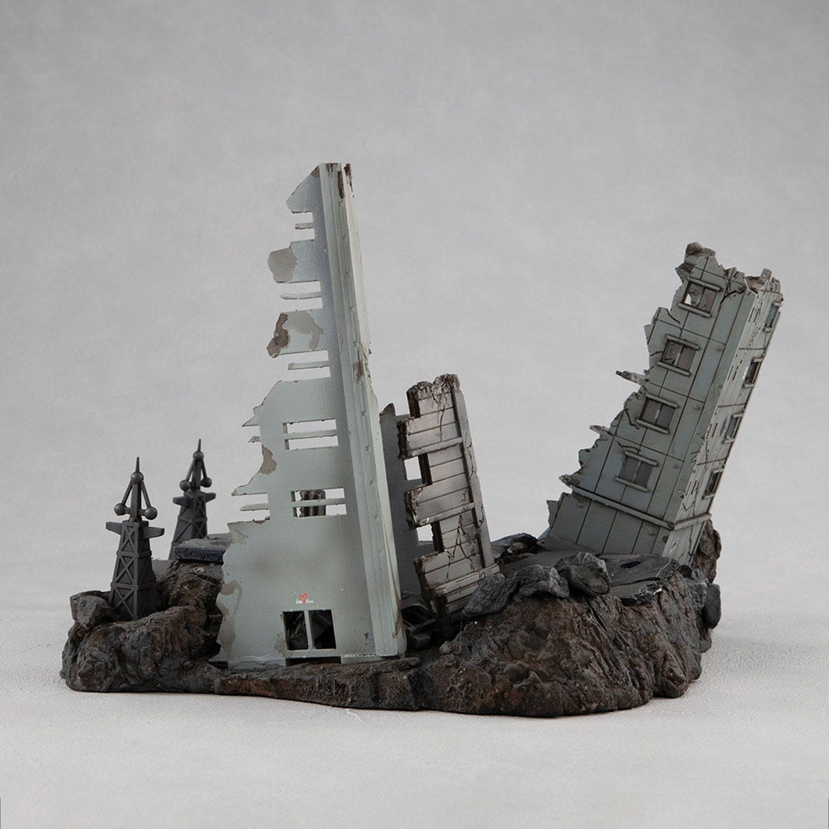 Megahouse Realistic Model Series G Structure Ruins at New yark (For 1/144 HG Models) "Gundam" | 4535123832321