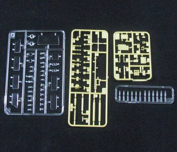 Bronco Models 1/35 Buffalo 6x6 MPCV (2004-2006 Prod.) Armoured Car | 4544032689179